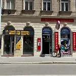 Supreme City Center Apartment
