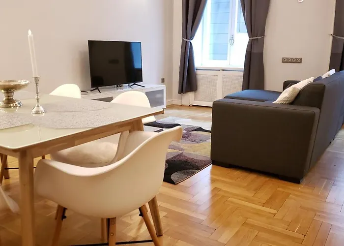 Supreme City Center Apartment